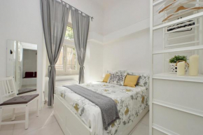 CASTRO PRETORIO SUITE -1st floor of historic mansion with lift, comfortable, baby friendly, bike parking, most quiet and guarded area in front of Officers headquarters 5 minutes walk from Termini Rail